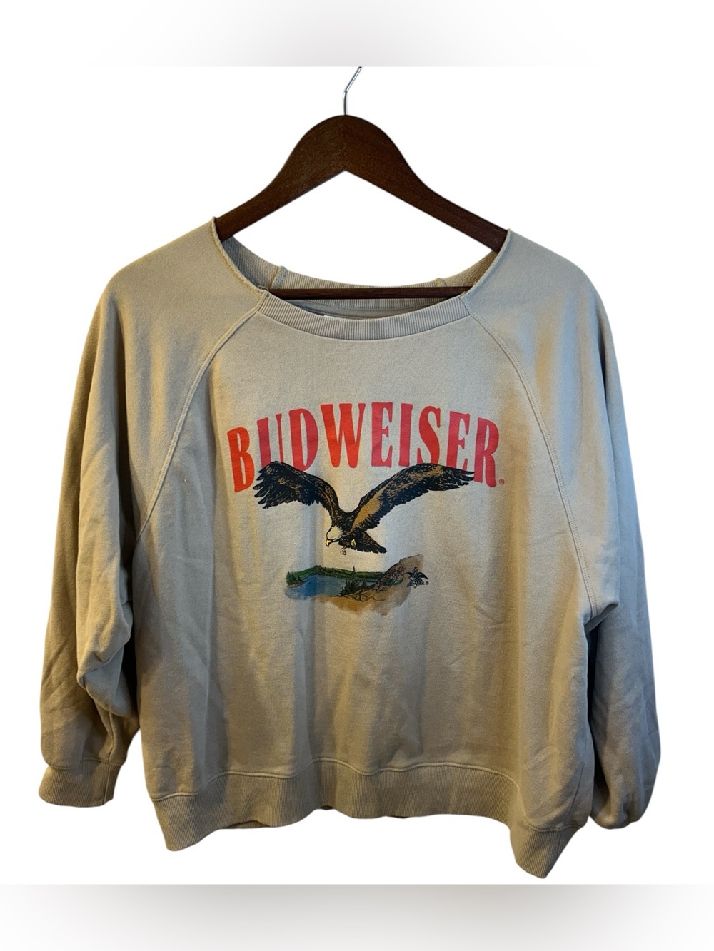 Budweiser Eagle Graphic Sweatshirt XL Vintage Style Beige Distressed Crewneck